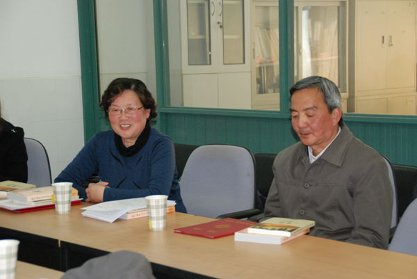 新一届关工委委员来建础、徐汝庄老师发言